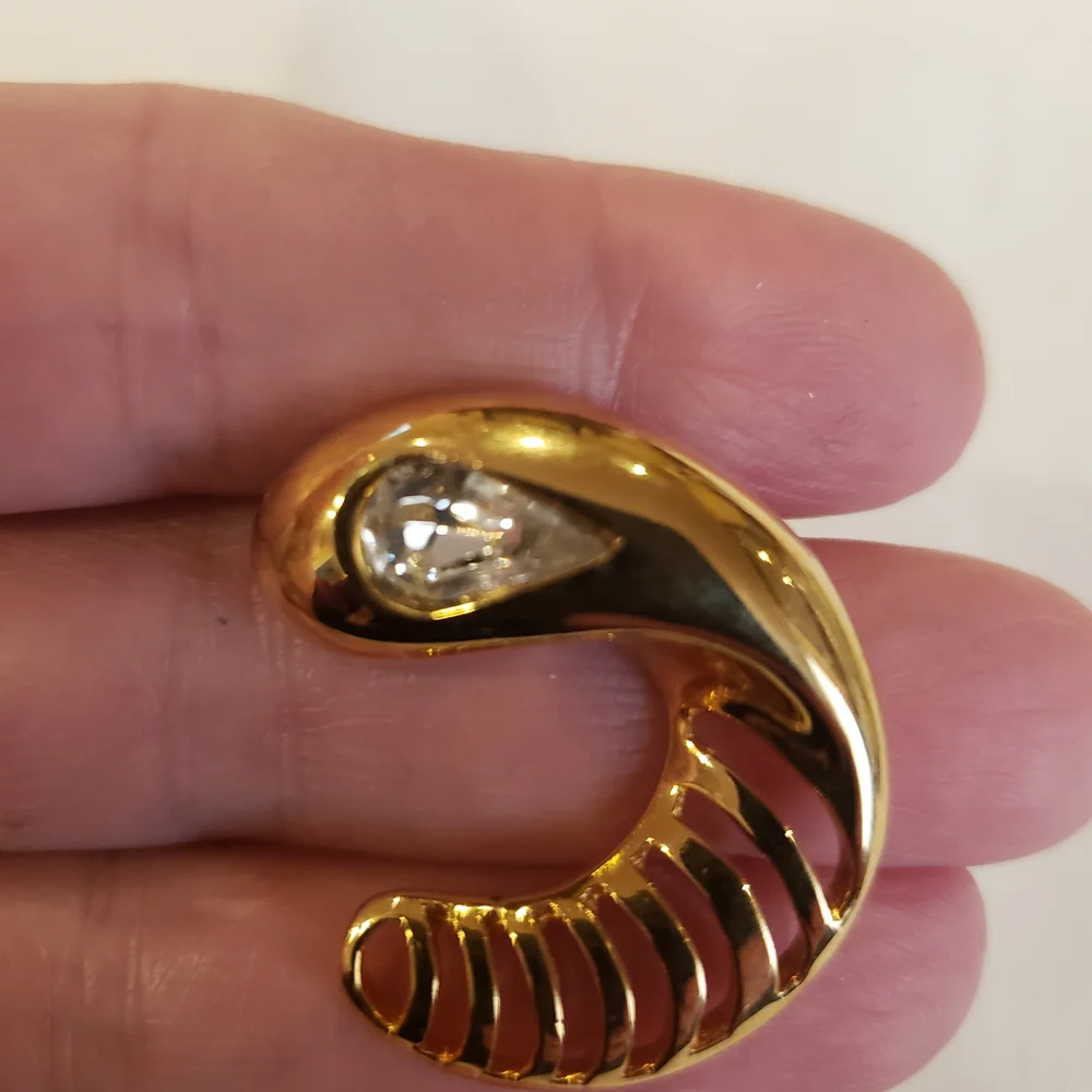 Vtg Trifari -Elegant Gold Earrings with Crystal Accents